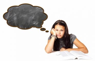 High School -  Morar com uma família ou na escola?  O que é melhor?